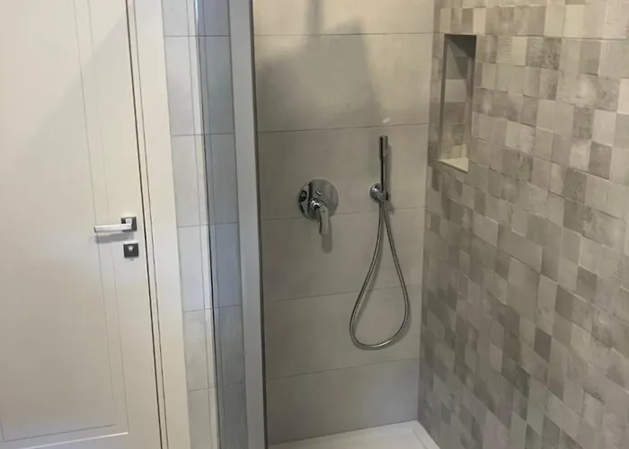 Oblica-beautiful New, Well Equipped *